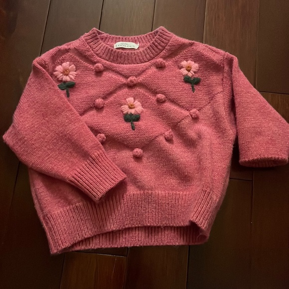 This is a cute and cozy sweatshirt. - Picture 1 of 2